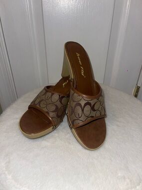 Bee Fly Brown Patterned Slide Heels - Women's Brown